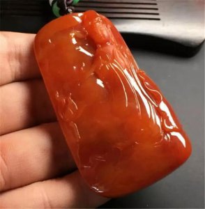 ​红翡值钱吗？怎么判断红翡的价值