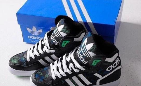 阿迪达斯运动鞋怎么辨别真假？