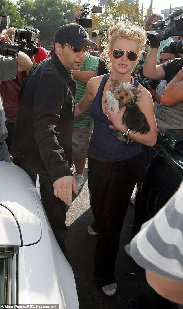 被父亲监控，遭前夫坑骗，38岁的天后到底经历了什么？