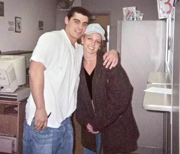 被父亲监控，遭前夫坑骗，38岁的天后到底经历了什么？