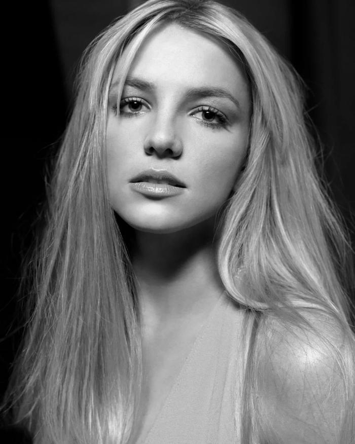 被父亲监控，遭前夫坑骗，38岁的天后到底经历了什么？