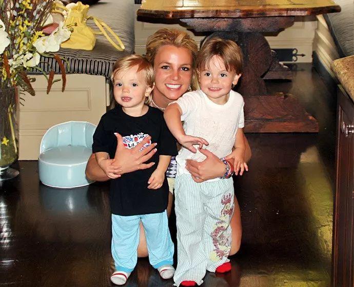 被父亲监控，遭前夫坑骗，38岁的天后到底经历了什么？