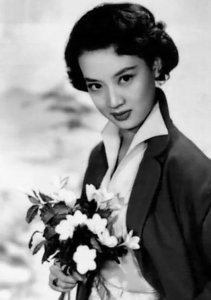 ​香港第一代金马奖影后，百年美人零绯闻、史上第一位玉女的尤敏