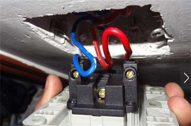 接电线时先接火线还是“零线”?若不是电工师傅说,我还在做傻事