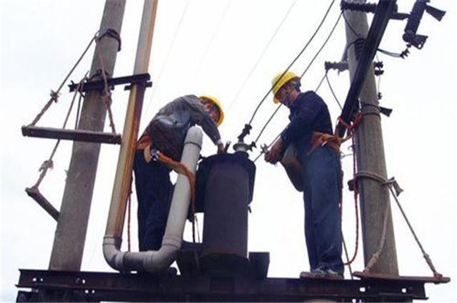 接电线时先接火线还是“零线”?若不是电工师傅说,我还在做傻事