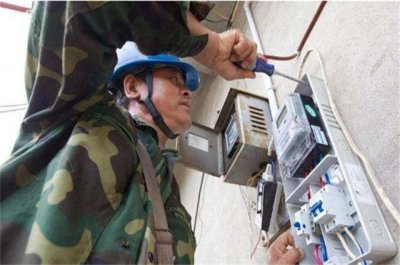 ​接电线时先接火线还是“零线”？若不是电工师傅说，我还在做傻事