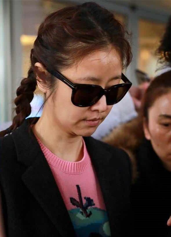 林心如素颜现身春晚,双马尾显嫩,网友:双下巴遮不住岁月的摧残