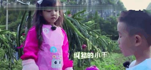 小吃货Jasper吃个火龙果竟吃出了梁朝伟同款“腊肠嘴”