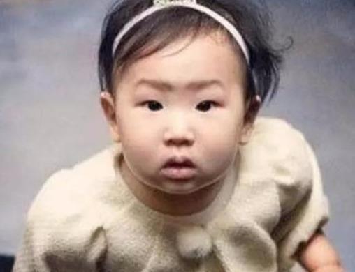 金喜善因女儿长得丑被质疑整容,如今女儿变成了小美女,打脸网友