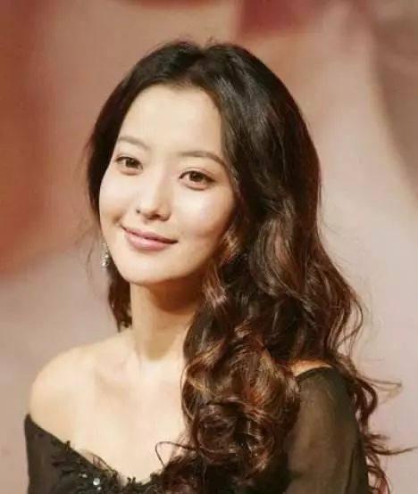 金喜善因女儿长得丑被质疑整容,如今女儿变成了小美女,打脸网友