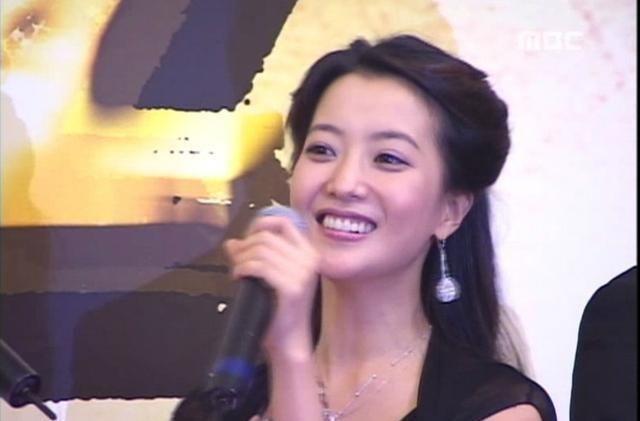 金喜善因女儿长得丑被质疑整容,如今女儿变成了小美女,打脸网友