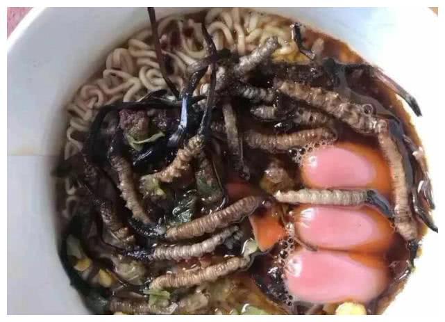 台湾“专家”嘲讽大陆吃不起榨菜,网友纷纷晒照,有力的回击