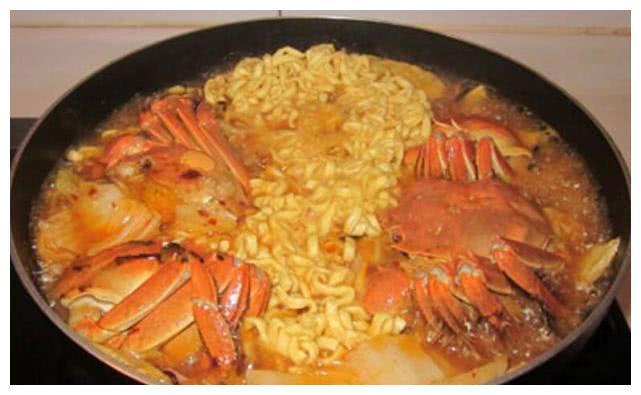 台湾“专家”嘲讽大陆吃不起榨菜,网友纷纷晒照,有力的回击