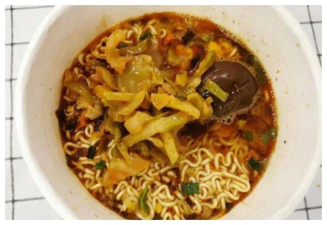 台湾“专家”嘲讽大陆吃不起榨菜,网友纷纷晒照,有力的回击