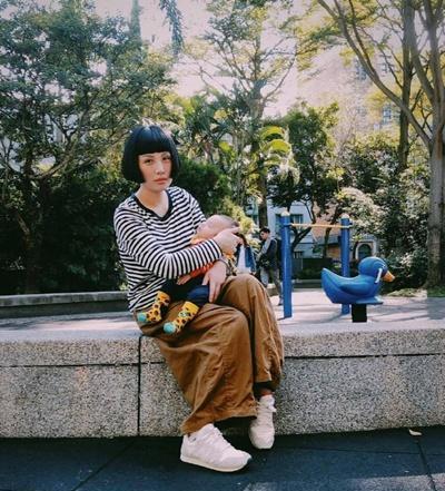 魏如萱晒三个月的儿子,面带笑容非常萌,网友太可爱了!