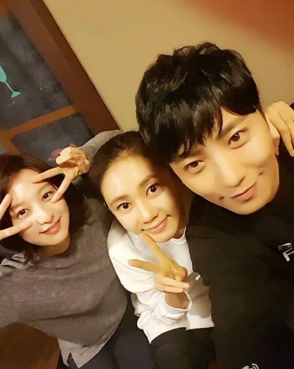 你们的38岁女神秋瓷炫怀孕啦,前半生命运坎坷,现在被老公宠上天