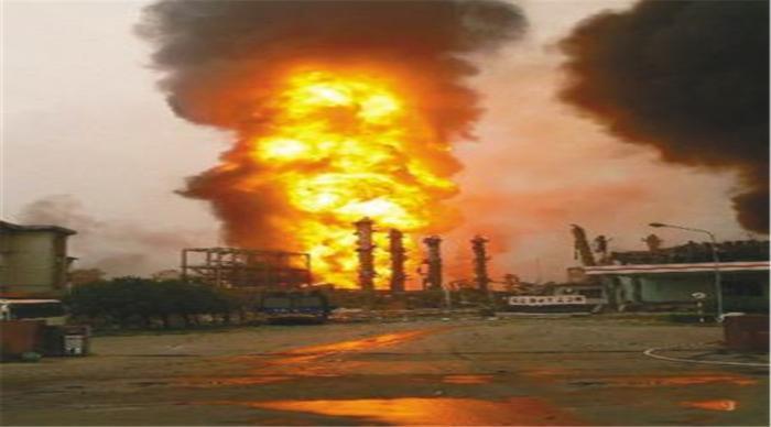 美国大使馆被炸弹袭击,一名美军当场毙命,特朗普叫停一切和谈!