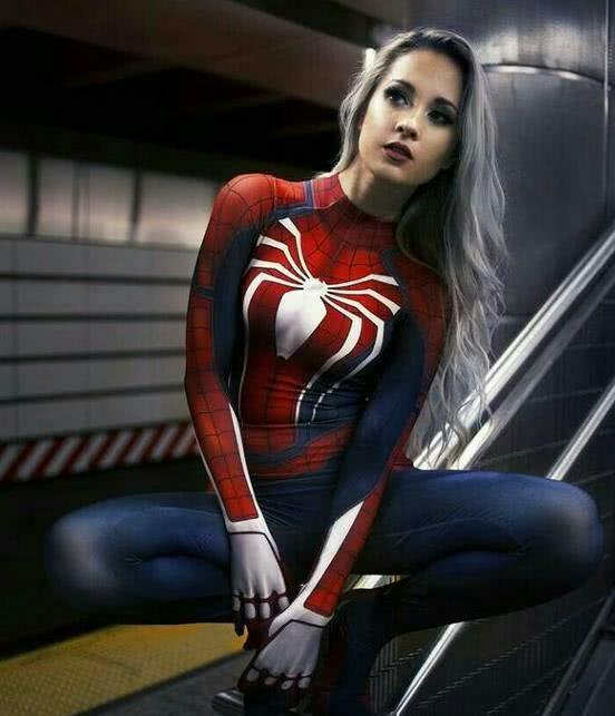 女版蜘蛛侠的美照走一波,小姐姐的身材真是不错呢!