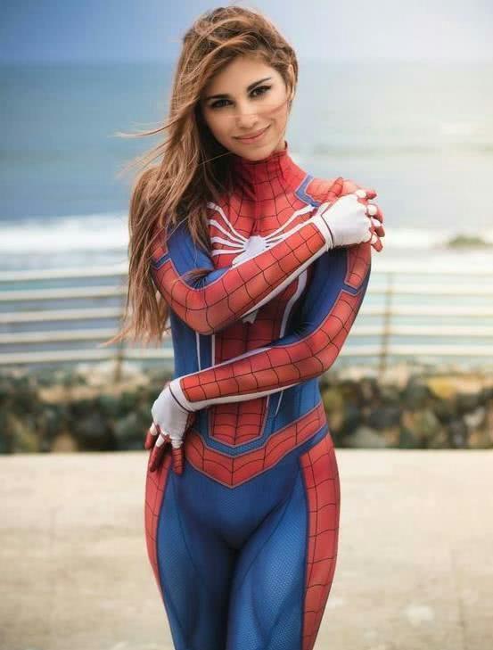 女版蜘蛛侠的美照走一波,小姐姐的身材真是不错呢!