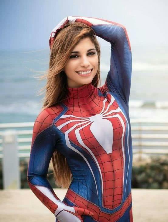 女版蜘蛛侠的美照走一波,小姐姐的身材真是不错呢!