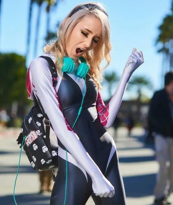 女版蜘蛛侠的美照走一波,小姐姐的身材真是不错呢!