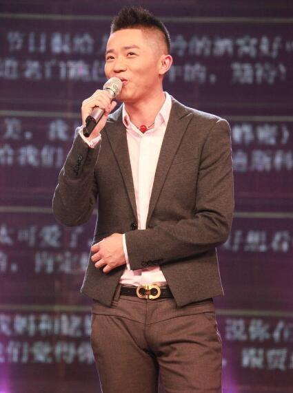 玲花老公近照曝光,难怪14年没看上曾毅,原来如此优秀