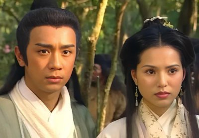 ​她是逍遥派传人，让段誉痴迷，却被慕容复夺走清白，落得凄凉结局