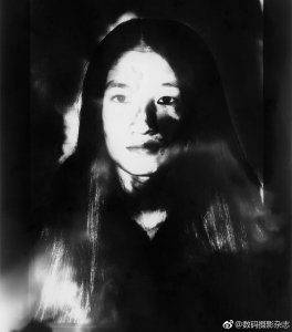 ​周莹莹作品《“我们”》赏析