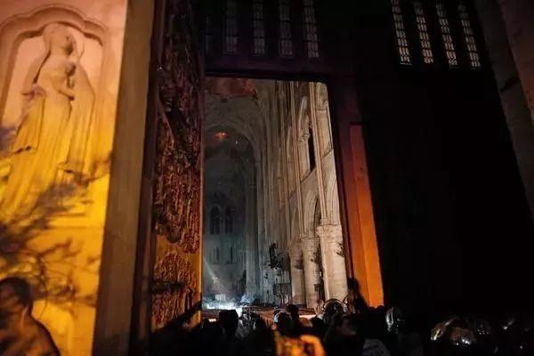 巴黎圣母院被烧是活该？失去圣母院的不只巴黎！