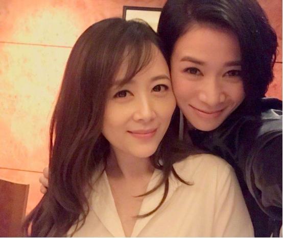 演员梁靖琪庆生,TVB昔日小花齐聚一堂,佘诗曼高颜值抢镜