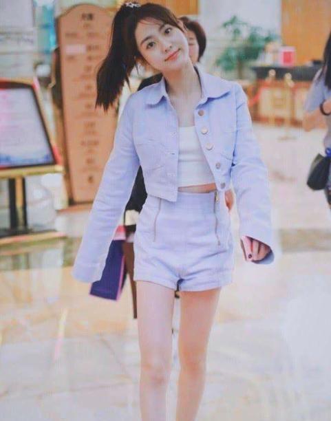 邢菲太矮不适合演陆依萍,导演强制让她穿上后,网友:翻版赵薇?