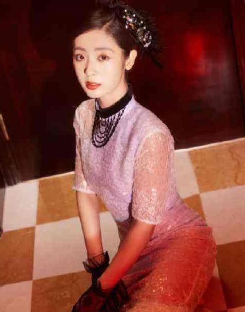 邢菲太矮不适合演陆依萍,导演强制让她穿上后,网友:翻版赵薇?