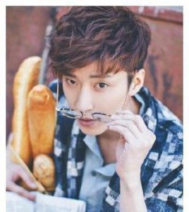 ​乔任梁父母遭网暴,其母亲长相被攻击,被质疑利用儿子直播捞金