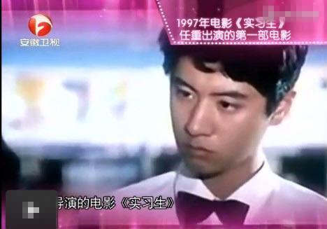 他是那年花开的赵萌萌,如今女友被拍,羽绒服搭配光腿太时尚!