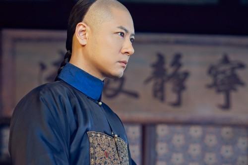 他是那年花开的赵萌萌,如今女友被拍,羽绒服搭配光腿太时尚!