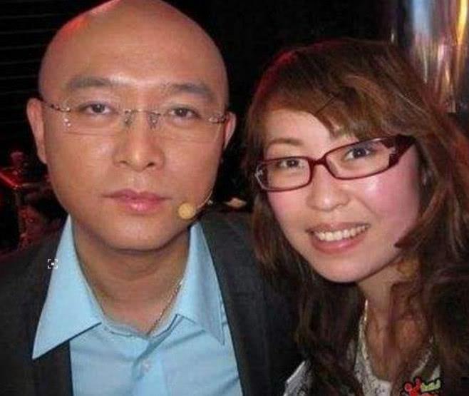 看过涂磊老婆的照片。再看孟非老婆的, 网友: 是真爱吧!