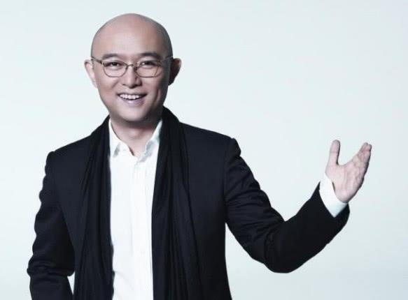 看过涂磊老婆的照片。再看孟非老婆的, 网友: 是真爱吧!