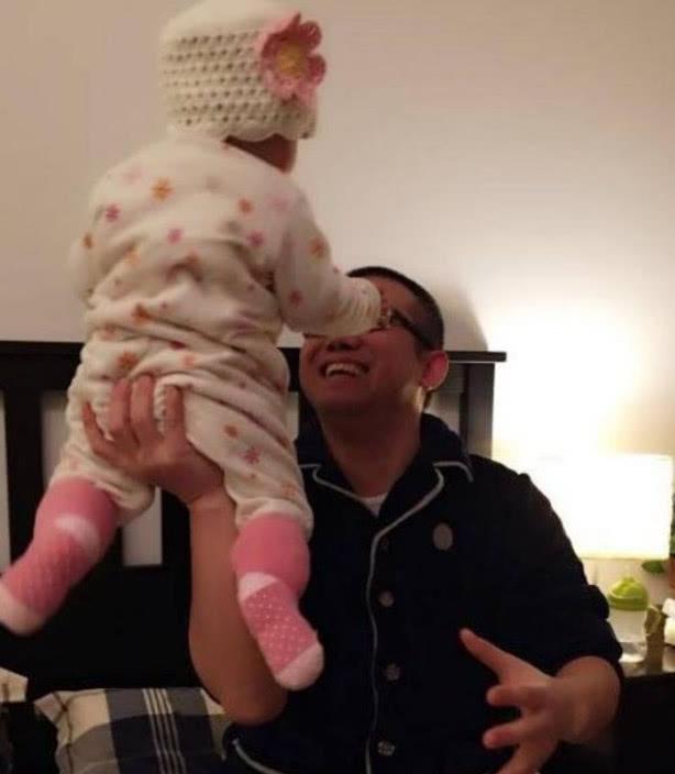 看过涂磊老婆的照片。再看孟非老婆的, 网友: 是真爱吧!