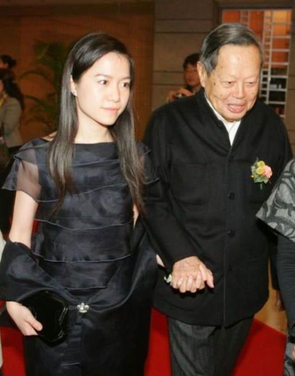 翁帆比杨振宁小54岁,嫁给他目的何在,他们之间是爱情吗?