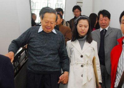 ​翁帆比杨振宁小54岁，嫁给他目的何在，他们之间是爱情吗？