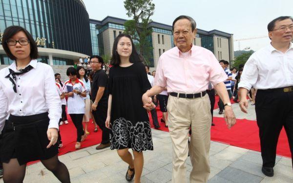 翁帆比杨振宁小54岁,嫁给他目的何在,他们之间是爱情吗?