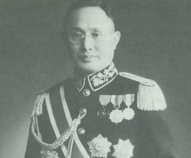 日本投降还未审判,此人就被蒋介石直接枪毙,到底什么仇什么怨?