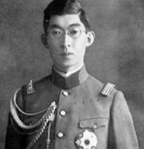 日本皇室的宫斗，裕仁天皇差点被亲弟弟夺位，弟弟死因成谜