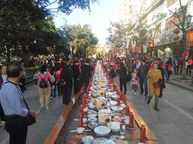 “漂荡”在崇山峡谷间的“长街宴”