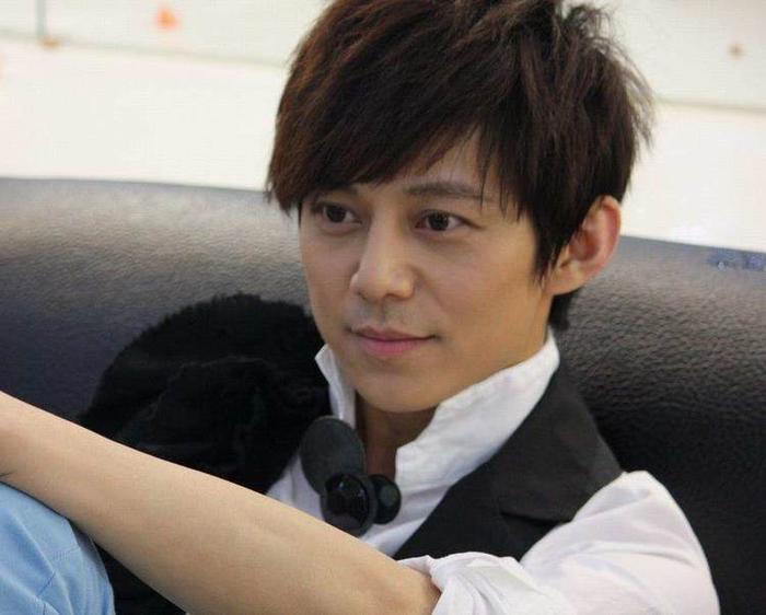 “模范夫妻”凉凉？知名男星蜜月期出轨，气到直接绝交