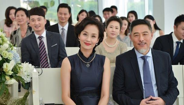 “儿子”是当红明星，女儿是奥运冠军，如今51岁风韵犹存