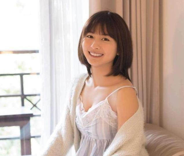 日本新综艺刷新尺度,明星与素人同居还睡一张床!网友:无法理解