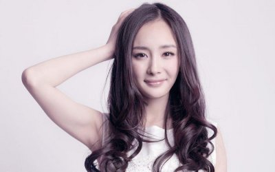 ​杨幂早期无修图照片曝光，去掉特效后神似曾轶可，和现在差别太大