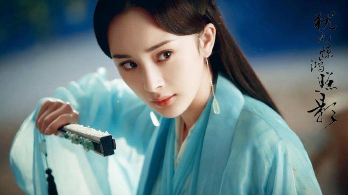 杨幂早期无修图照片曝光，去掉特效后神似曾轶可，和现在差别太大