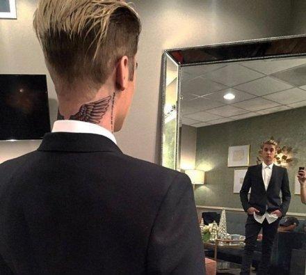 比伯海莉终成正果！妻子穿订制婚纱全身是亮点，7克拉钻戒太抢镜